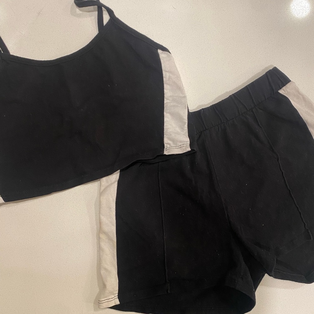 Black and white lounge set